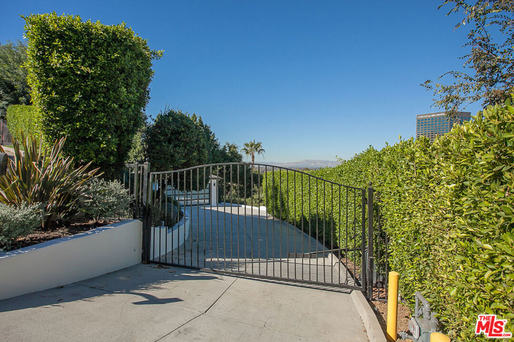 3751 Multiview Drive - Photo 1