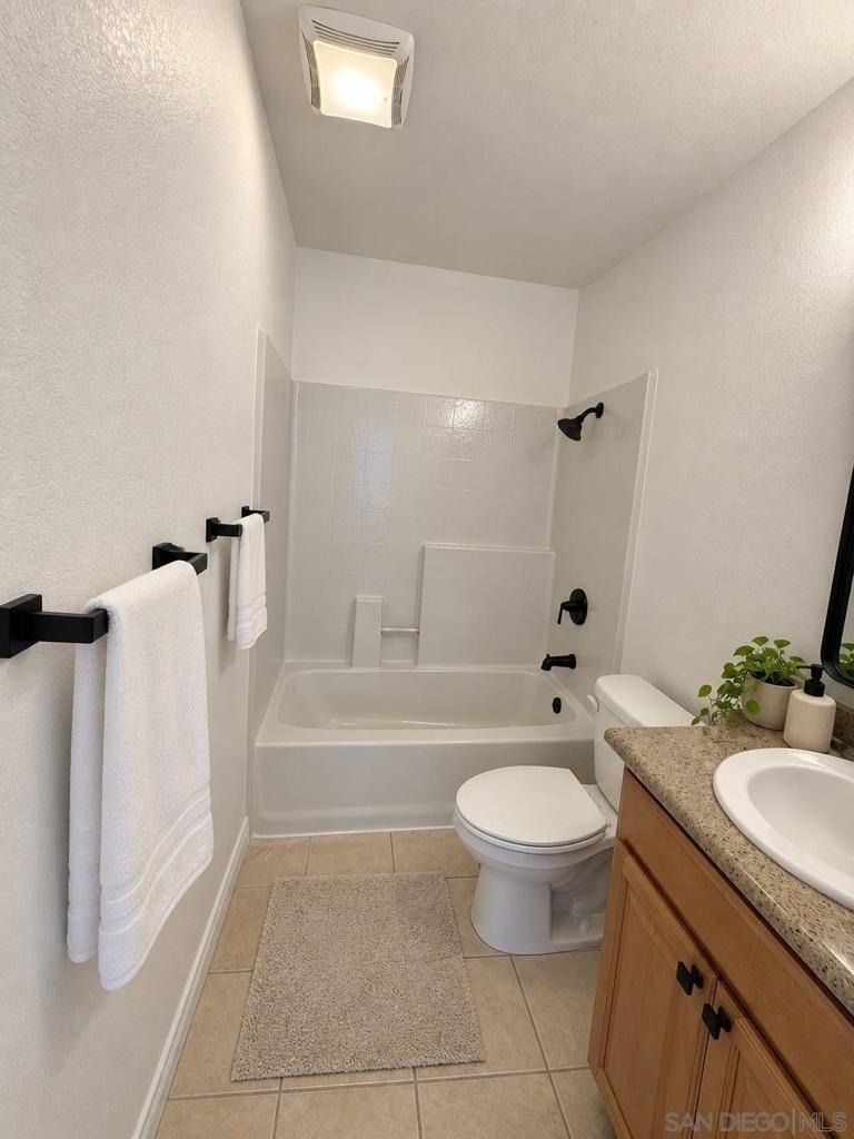 1351 Holly Ave - Photo 2