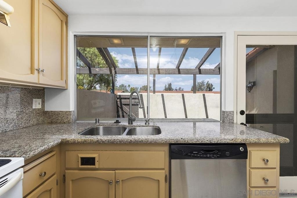 11988 Rancho Bernardo Rd - Photo 14