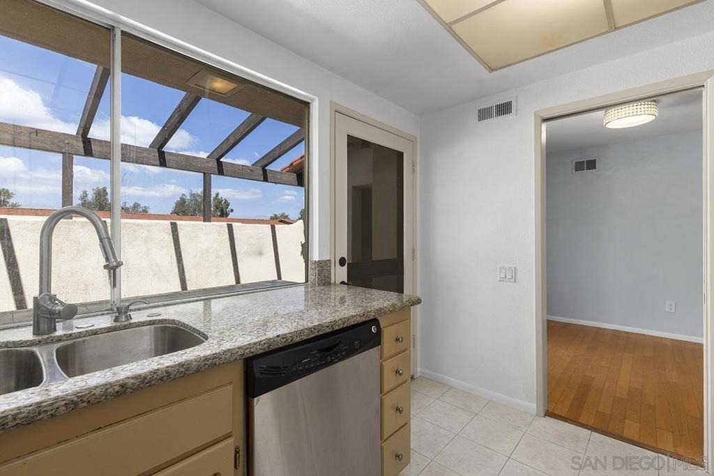 11988 Rancho Bernardo Rd - Photo 15