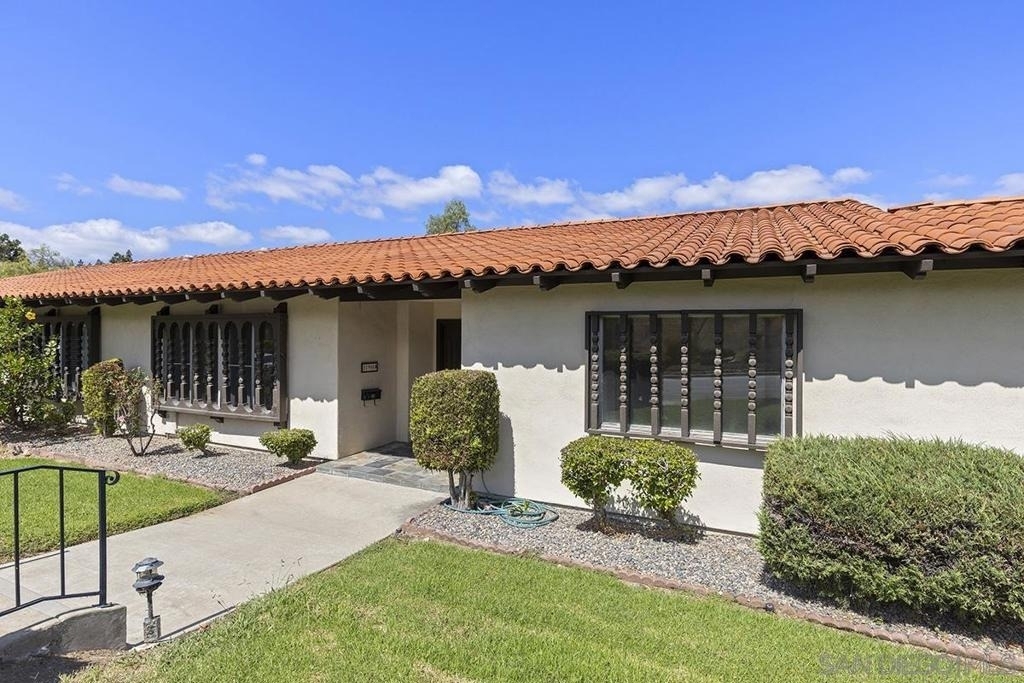 11988 Rancho Bernardo Rd - Photo 2