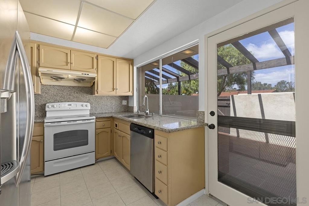 11988 Rancho Bernardo Rd - Photo 11