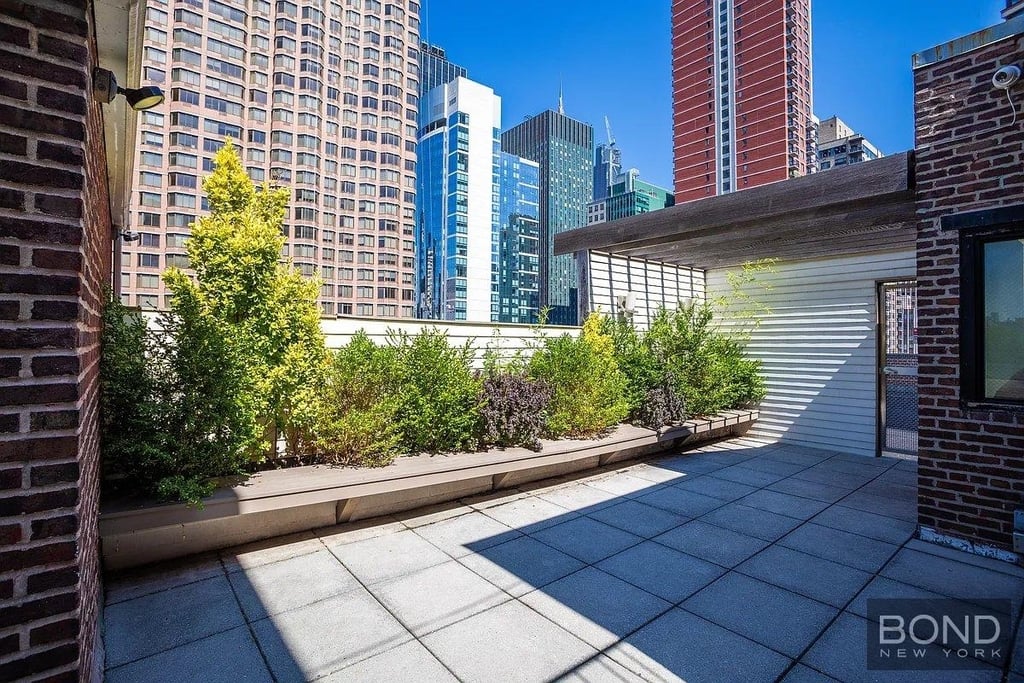 East 38th Street - Photo 12