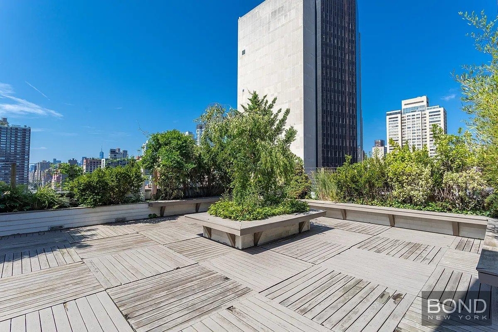 East 38th Street - Photo 11