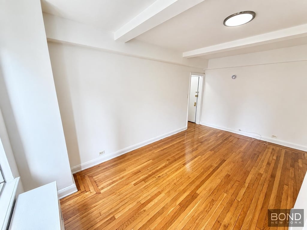 East 38th Street - Photo 3