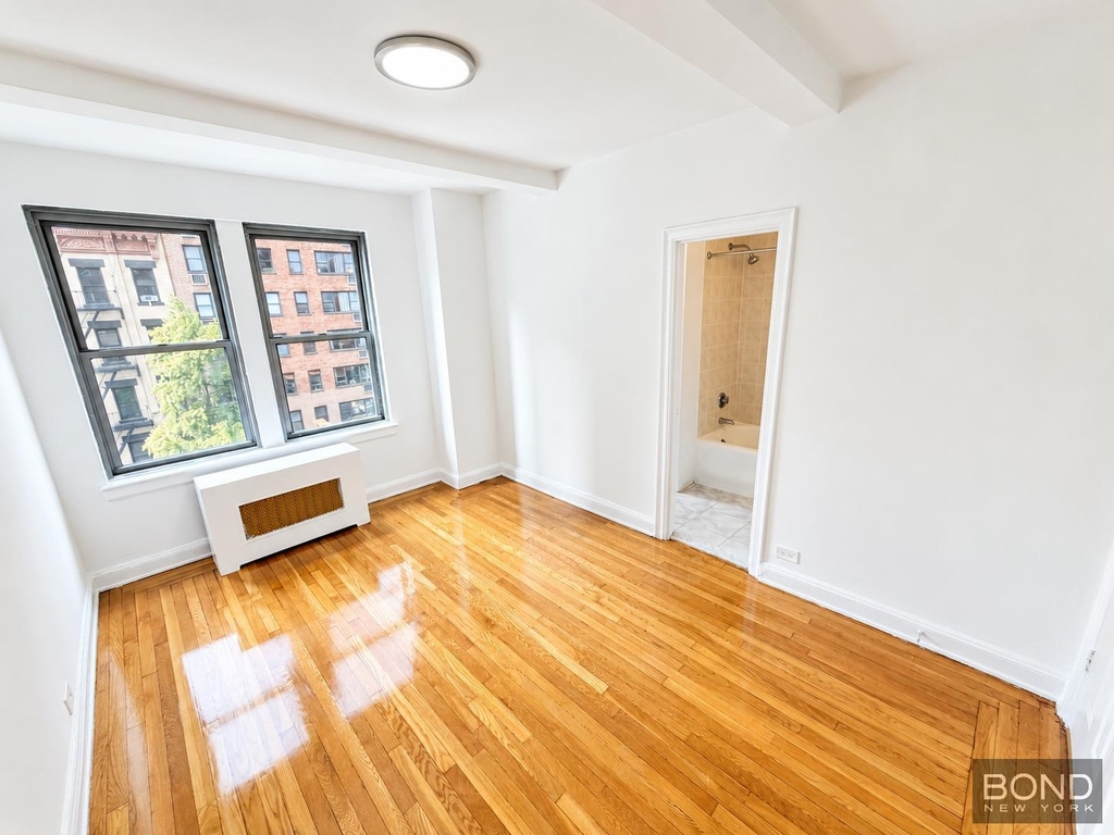 East 38th Street - Photo 4