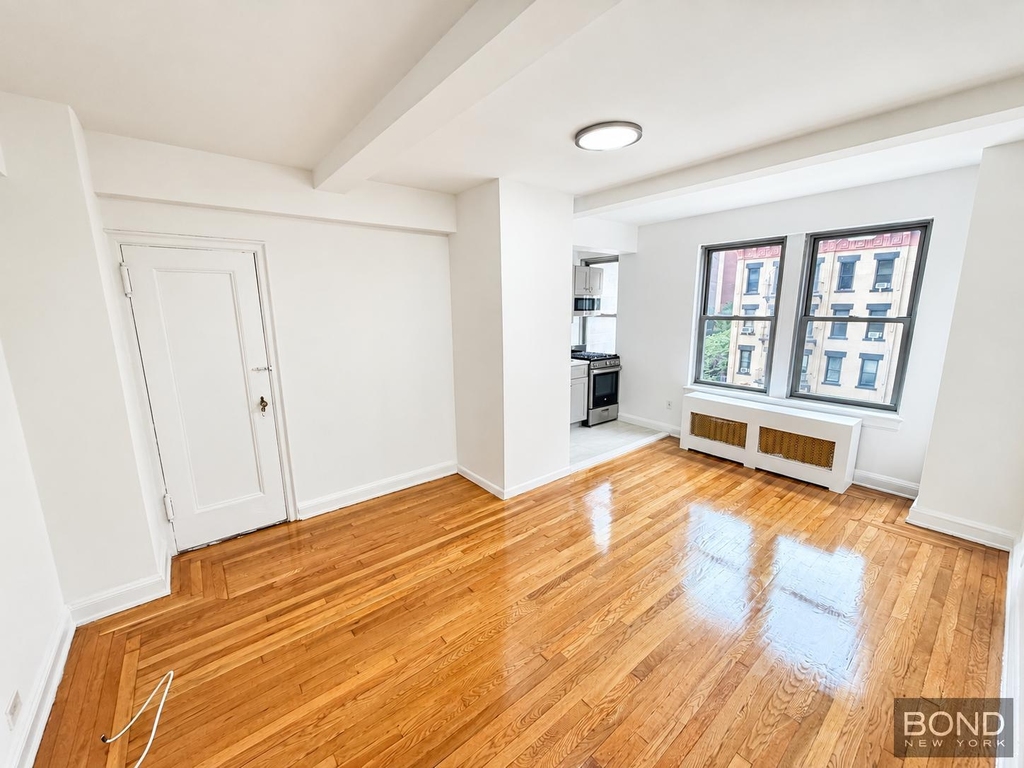 East 38th Street - Photo 0