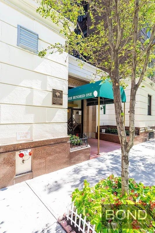 East 38th Street - Photo 0