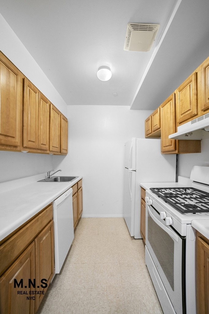 Parkville Avenue - Photo 2