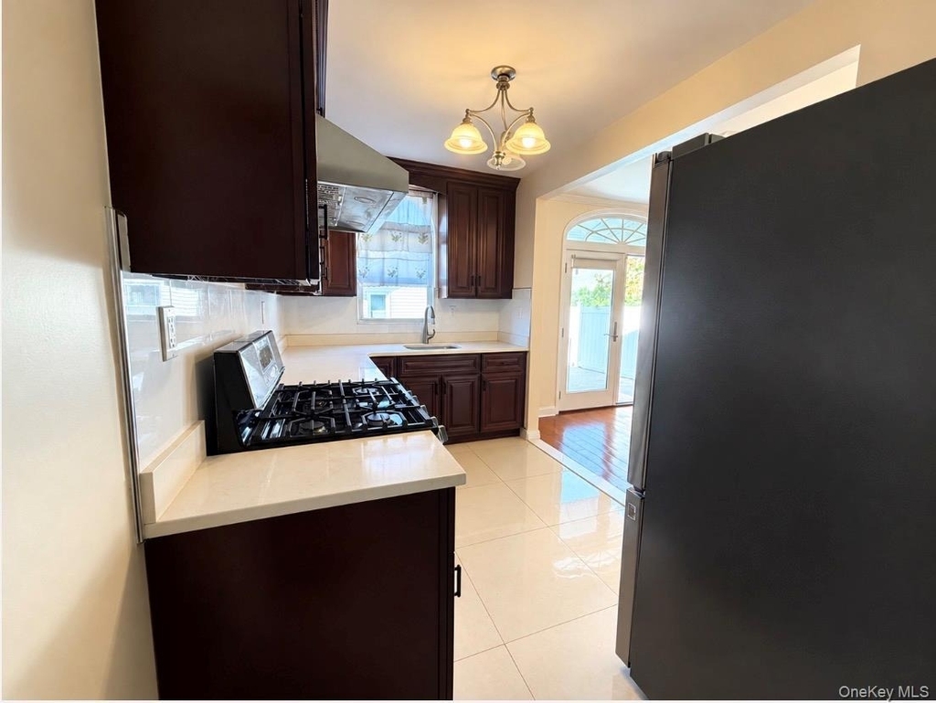 18917 45th Avenue - Photo 2
