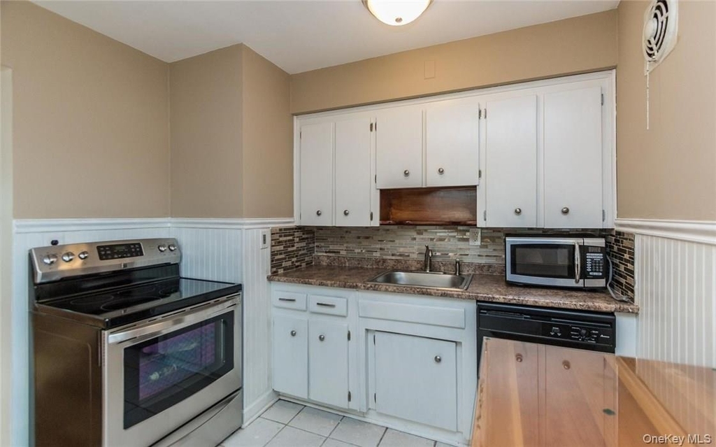 221 Lockwood Avenue - Photo 9