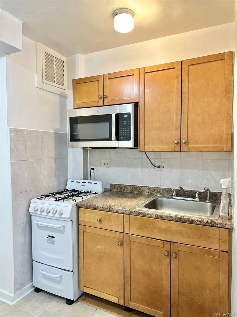 144-46 38th Avenue - Photo 3