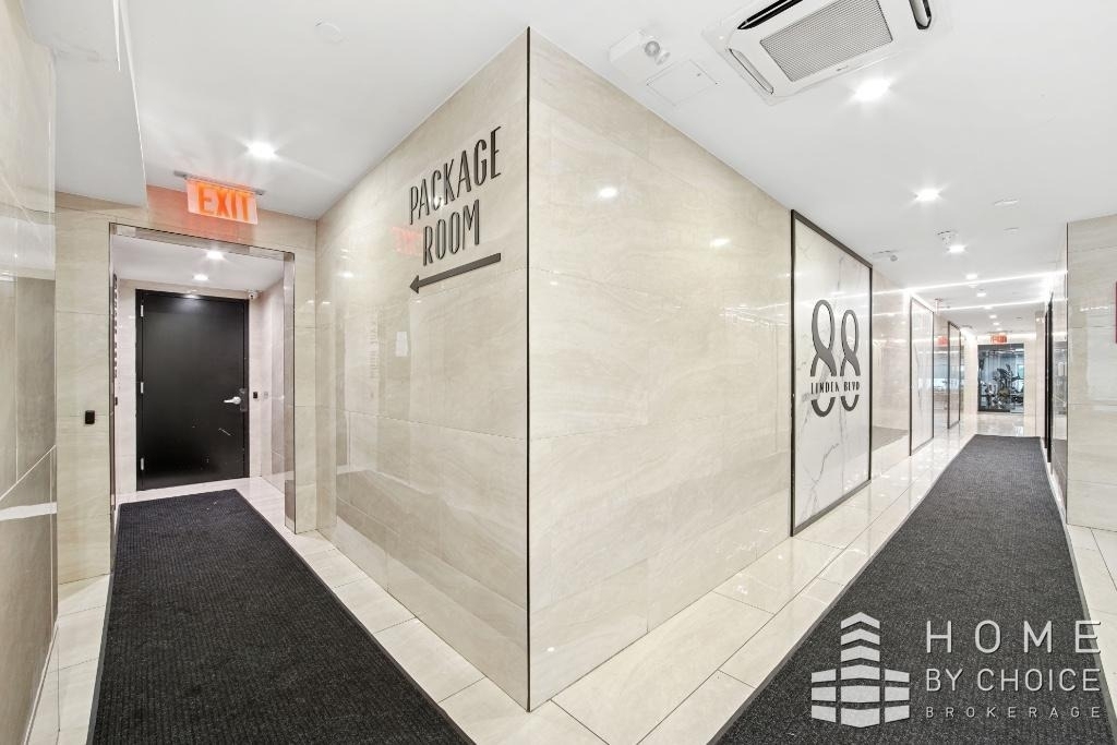 88 Linden Boulevard - Photo 4