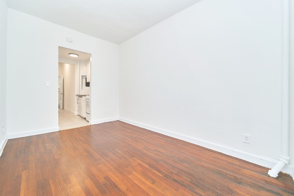 353 W 44th Street - Photo 3