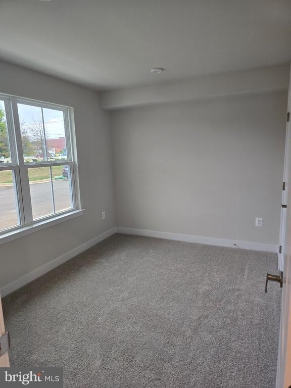 33 Oasis Avenue - Photo 2