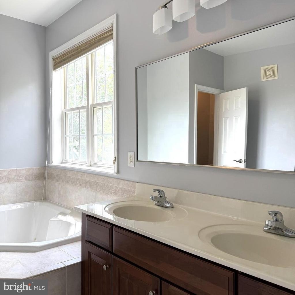 6765 Hampton Bay Lane - Photo 14