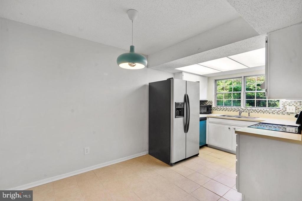 9240 Caspian Way - Photo 8