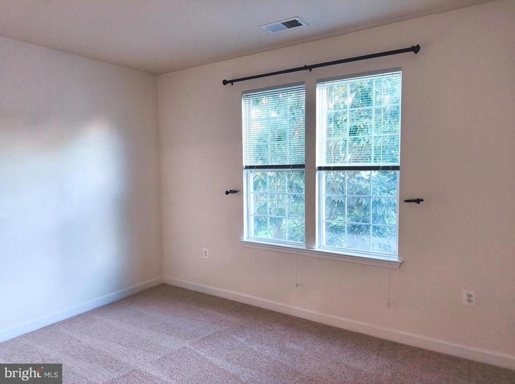 42492 Mayflower Terrace - Photo 11