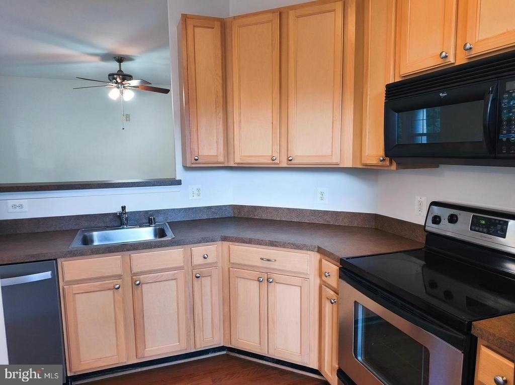42492 Mayflower Terrace - Photo 9