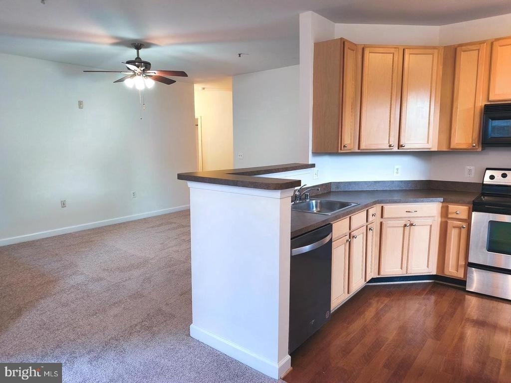42492 Mayflower Terrace - Photo 10