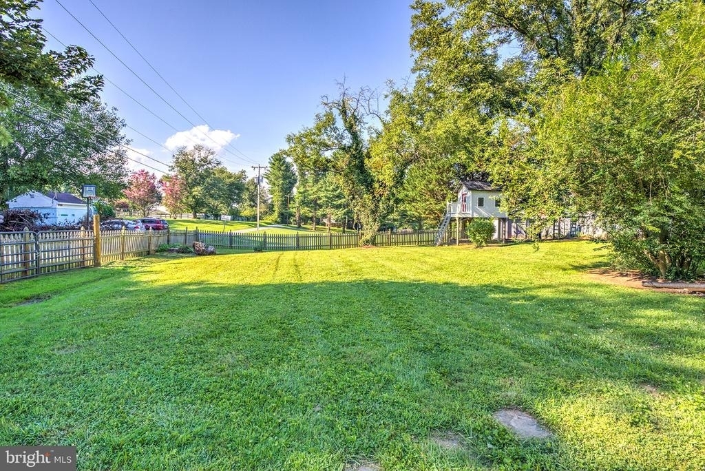 303 E Colonial Highway - Photo 3