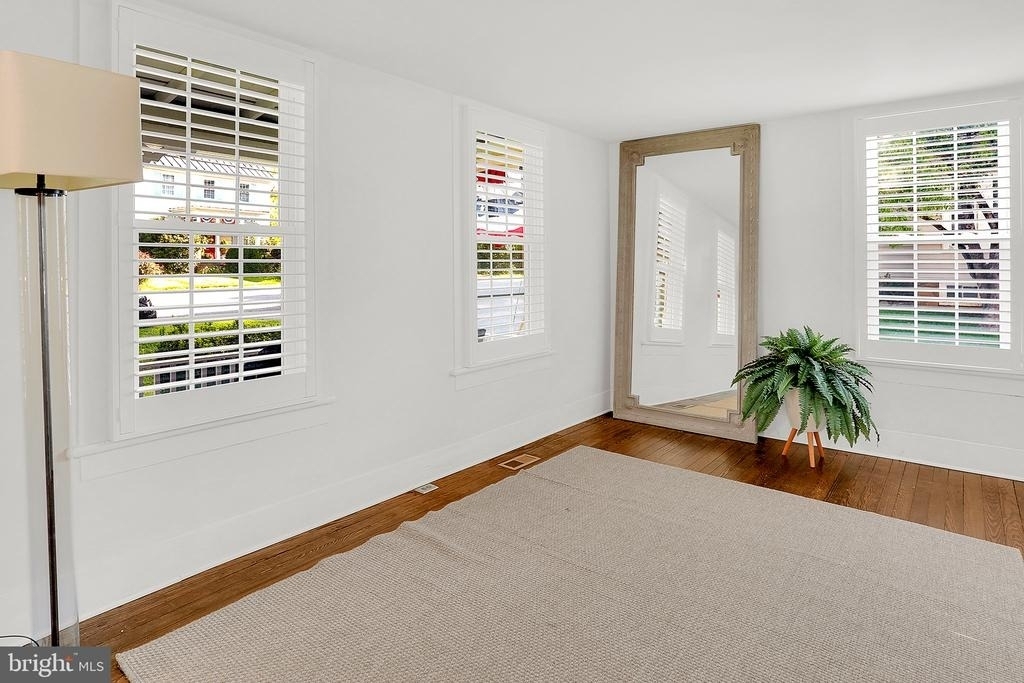 303 E Colonial Highway - Photo 8