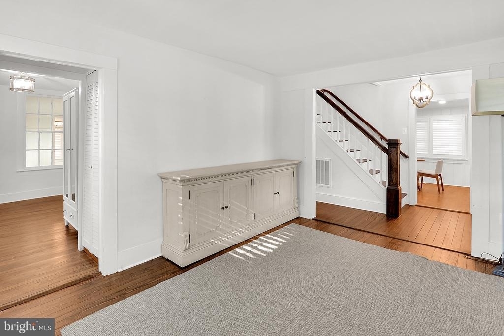 303 E Colonial Highway - Photo 7