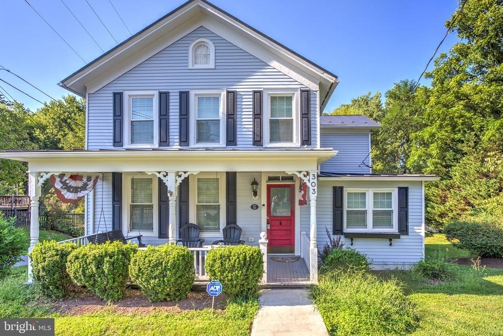 303 E Colonial Highway - Photo 0