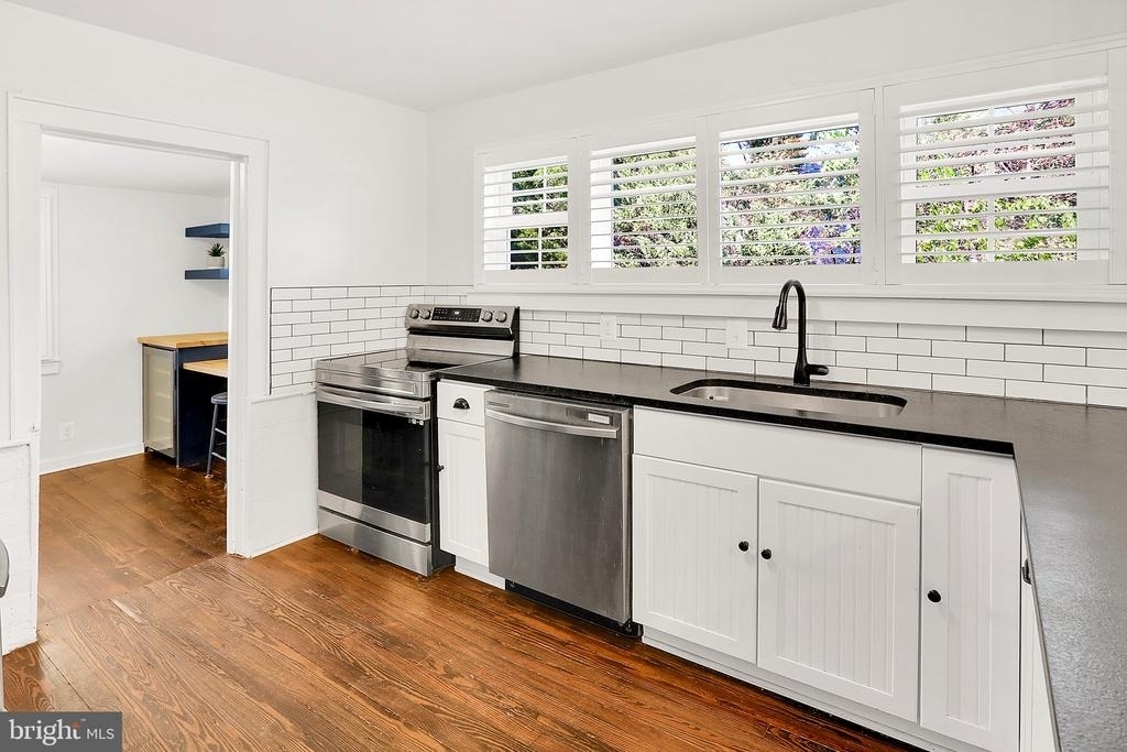 303 E Colonial Highway - Photo 10