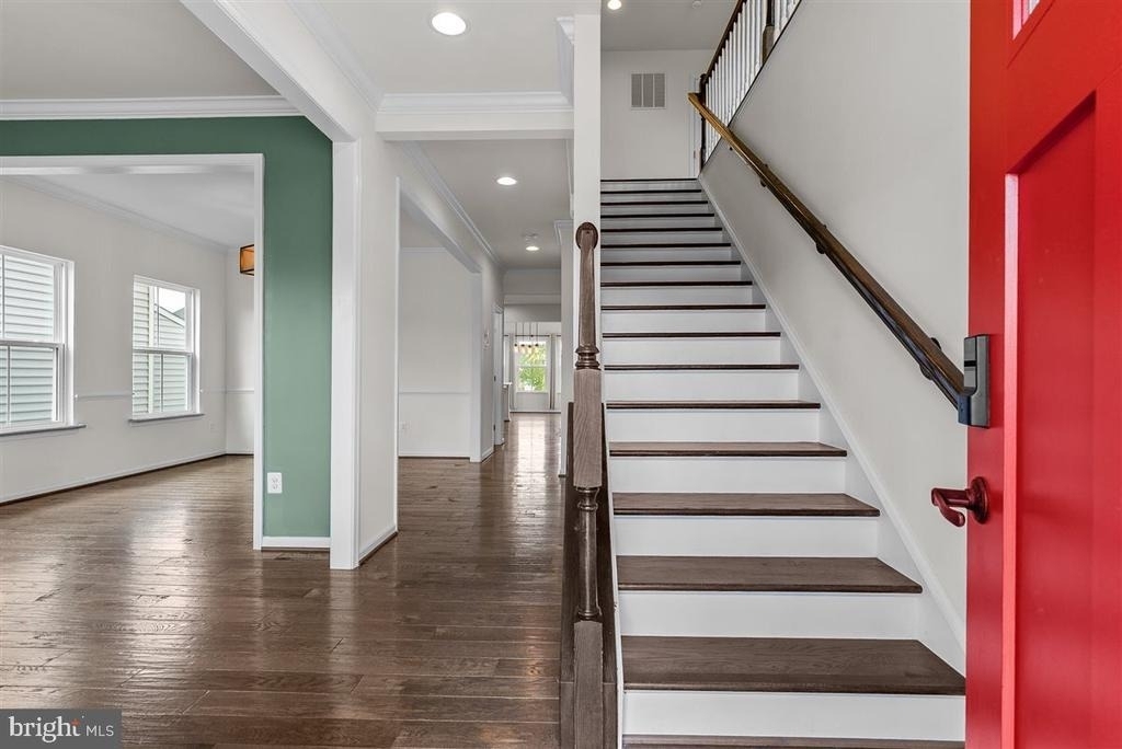109 Emperor Drive - Photo 2