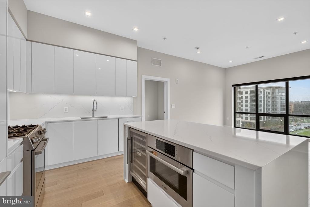 701 Swann Avenue - Photo 10