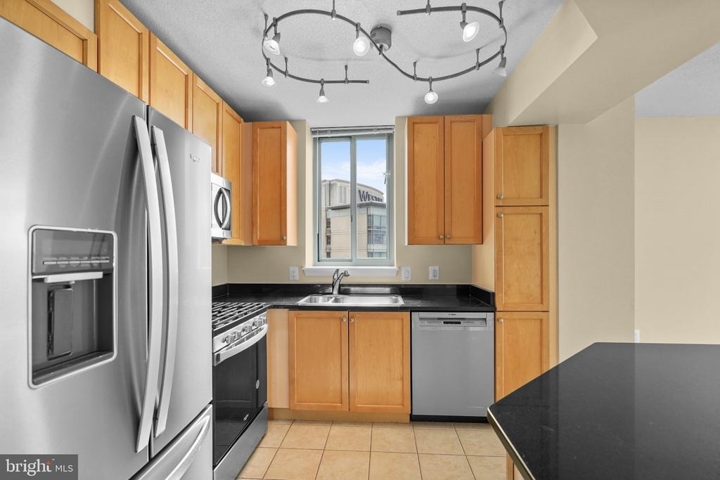 851 N Glebe Road N - Photo 8