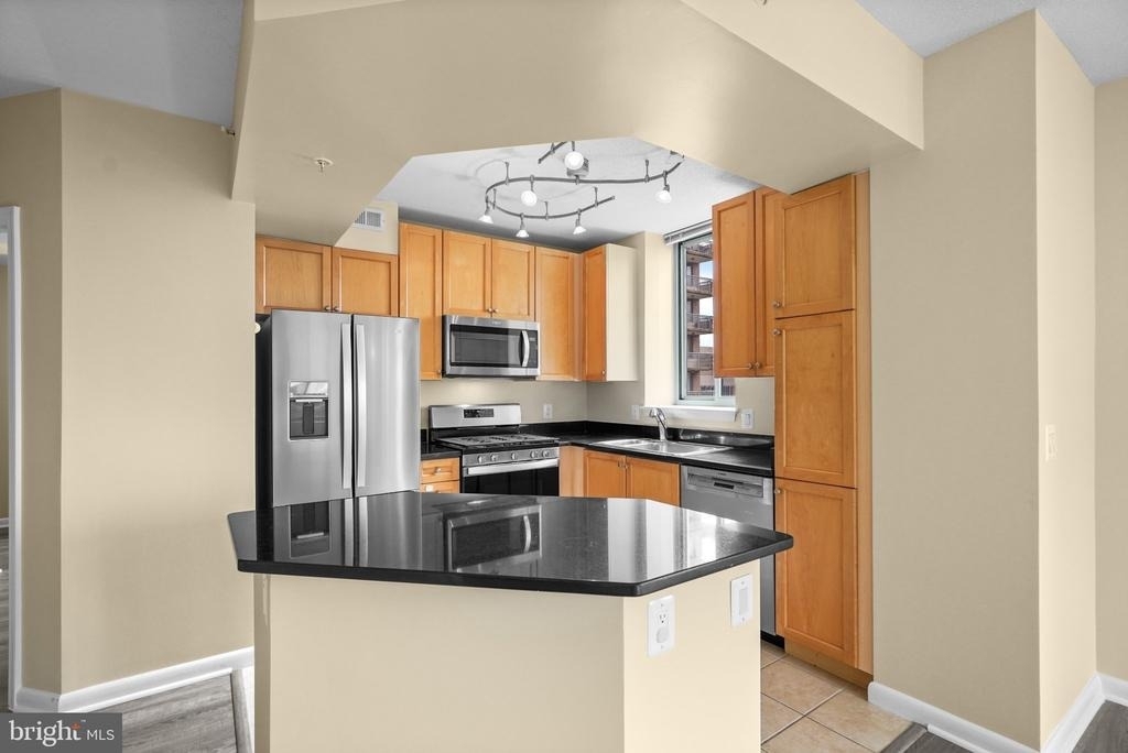 851 N Glebe Road N - Photo 9