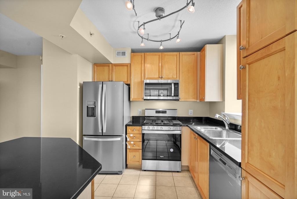 851 N Glebe Road N - Photo 3