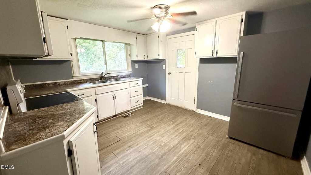 10224 Holly Springs Road - Photo 7