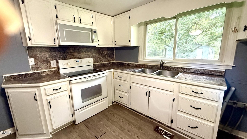 10224 Holly Springs Road - Photo 6