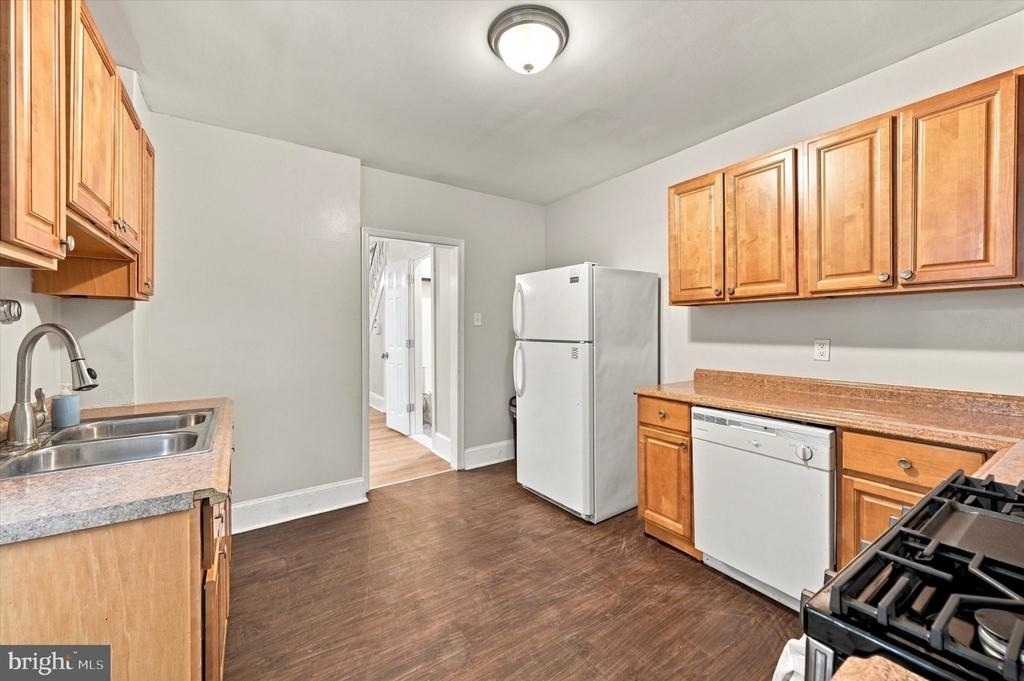 586 Martin Street - Photo 7