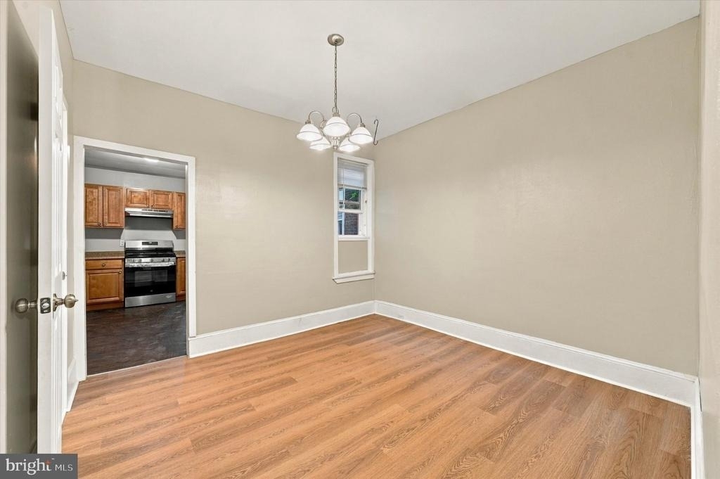 586 Martin Street - Photo 5