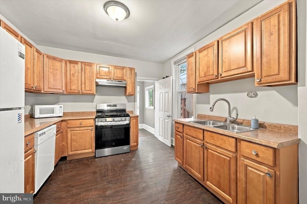586 Martin Street - Photo 6