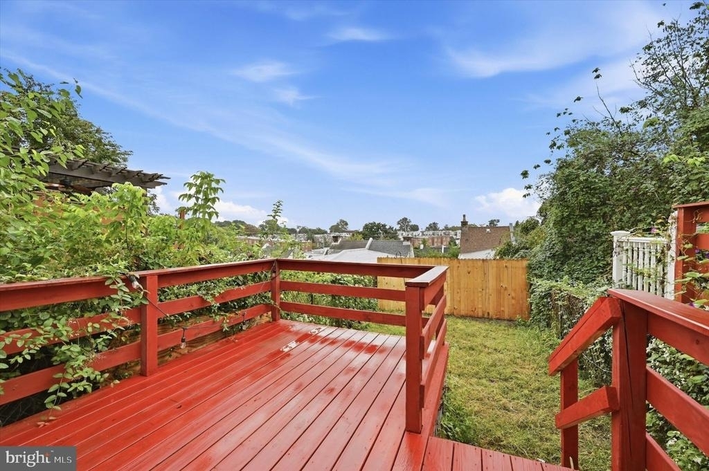 586 Martin Street - Photo 9