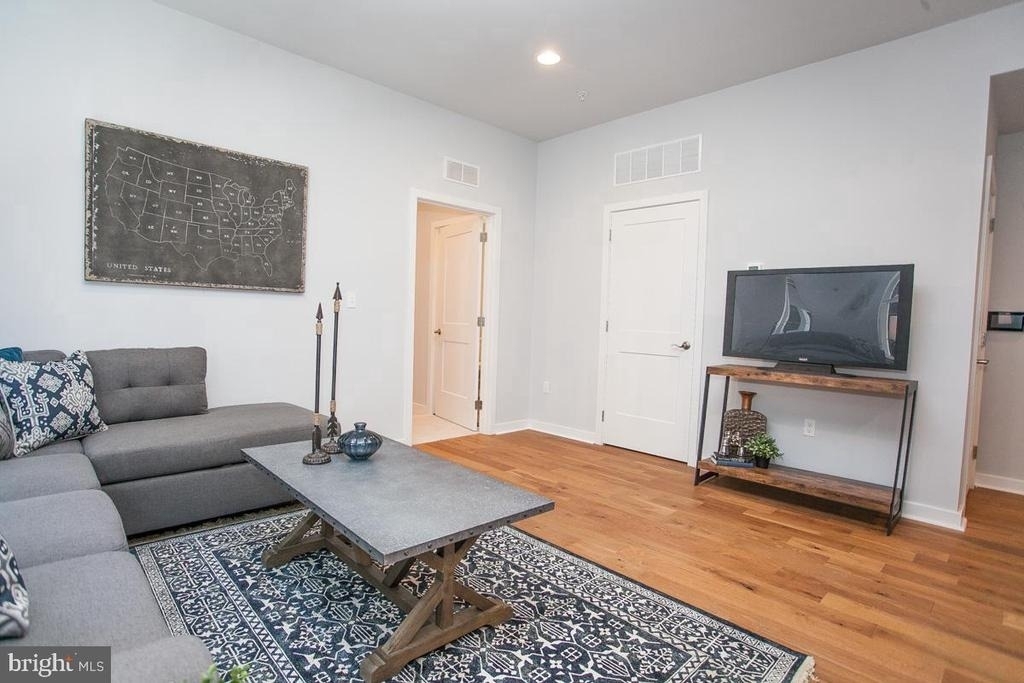5938 Henry Avenue - Photo 4