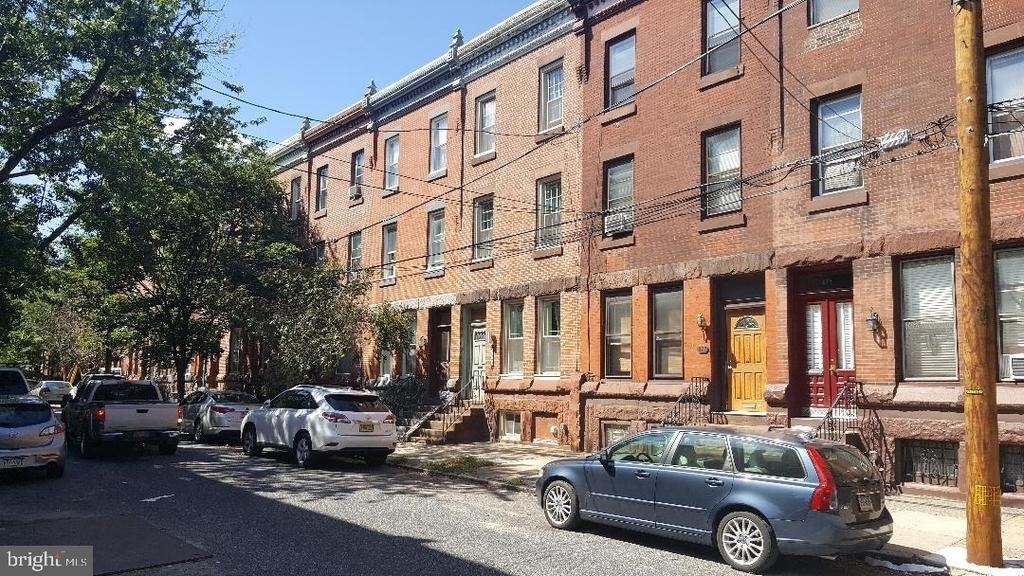 872 23rd Street N - Photo 0