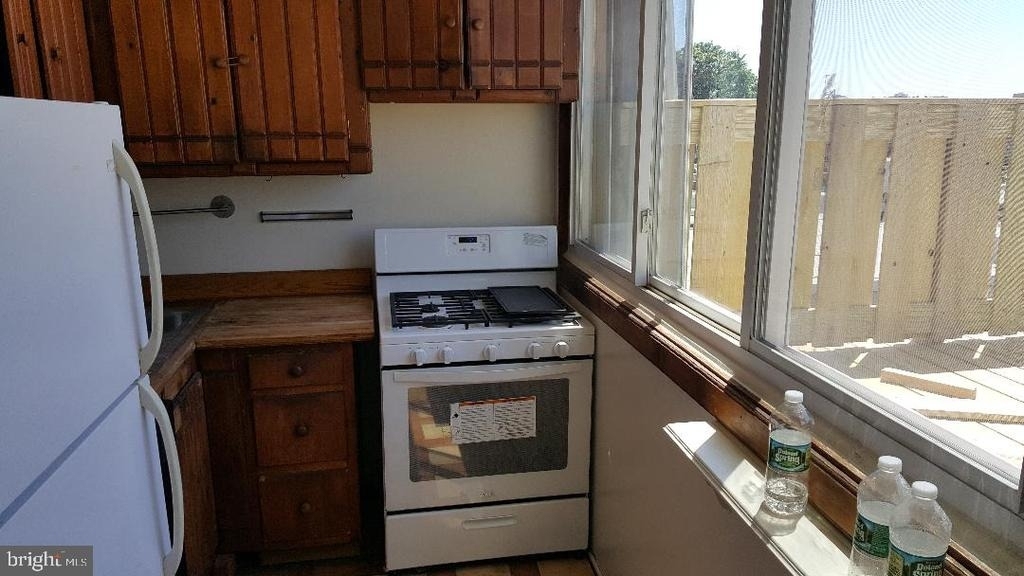 872 23rd Street N - Photo 1