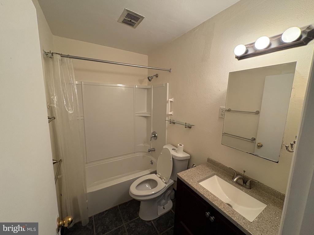 631 Catharine Street - Photo 8