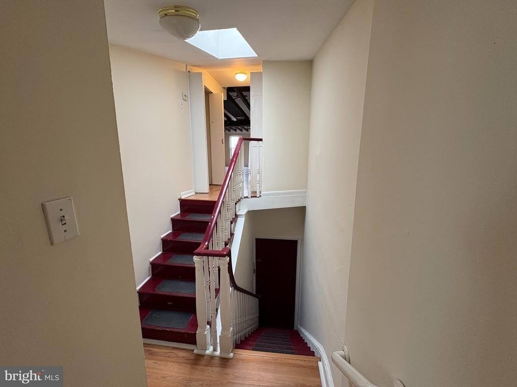631 Catharine Street - Photo 5