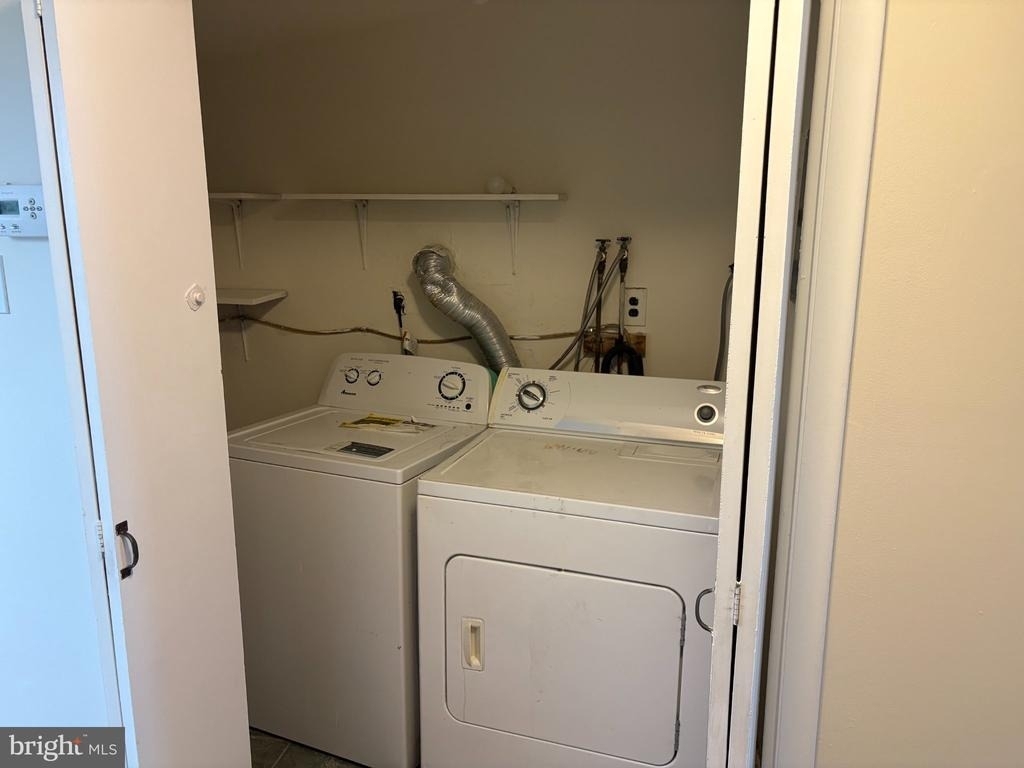 631 Catharine Street - Photo 4