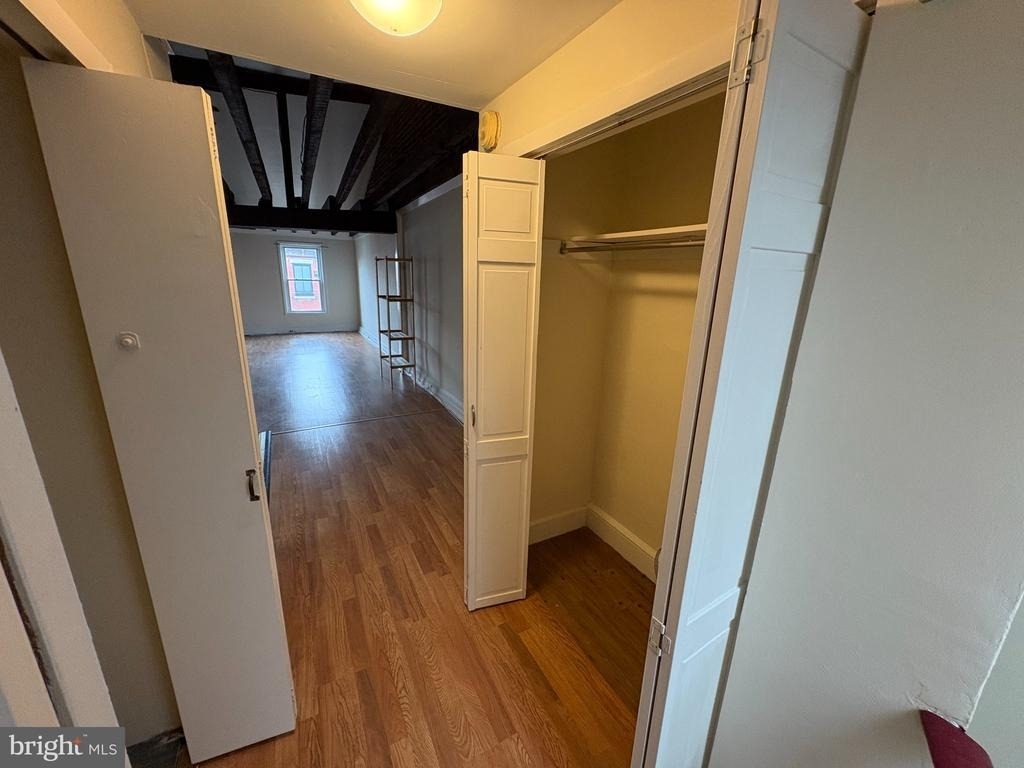 631 Catharine Street - Photo 3