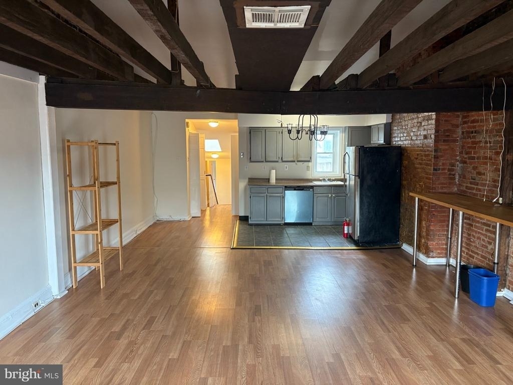 631 Catharine Street - Photo 11