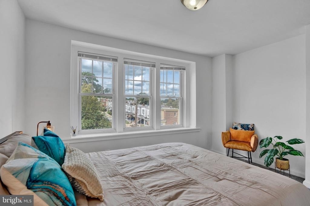 468 E Walnut Lane - Photo 6