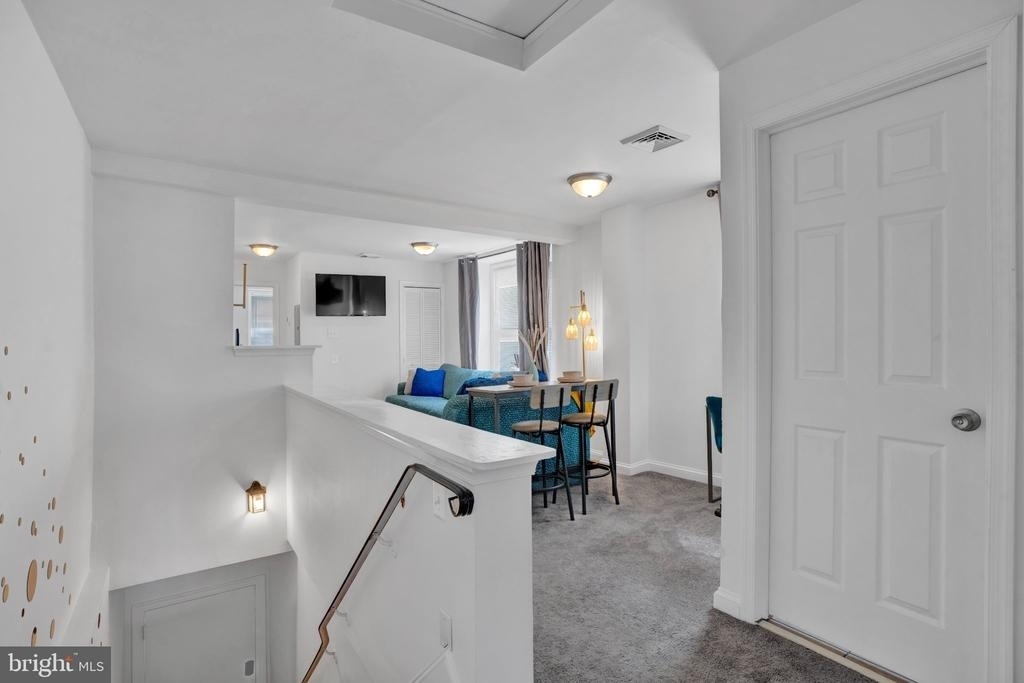 468 E Walnut Lane - Photo 2